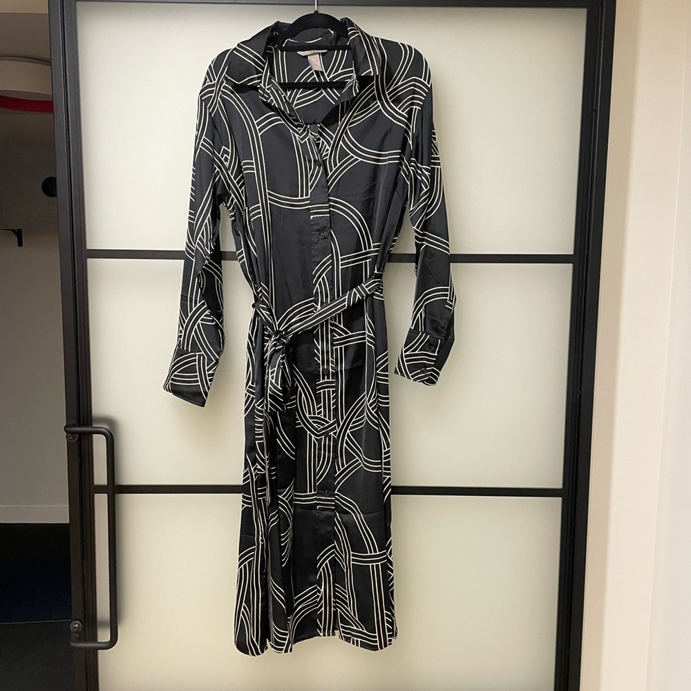 H&M navy and white silk like dress size L